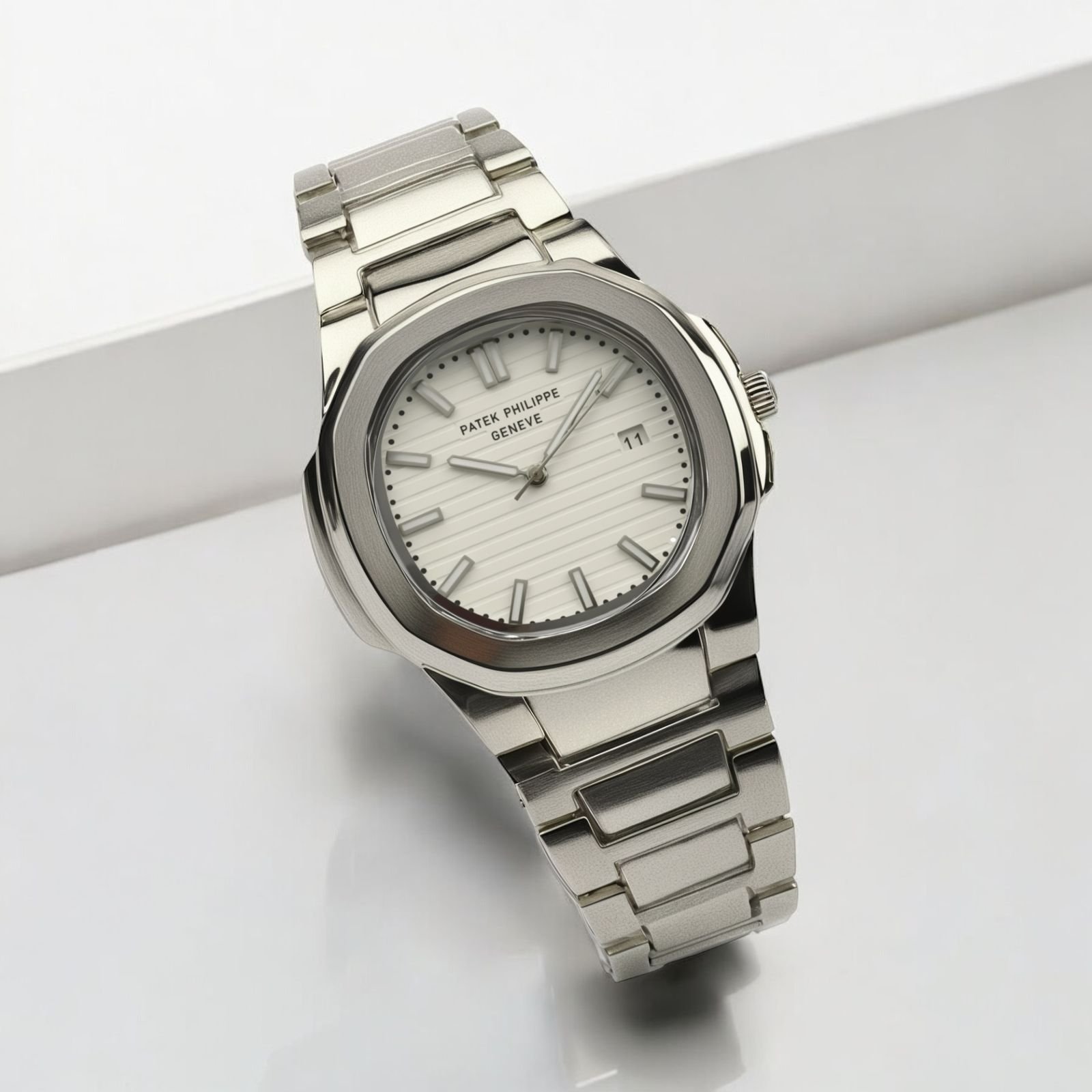 c-818 (2) Patek Philippe - Nautilus - 40mm - C-818 - Image 1